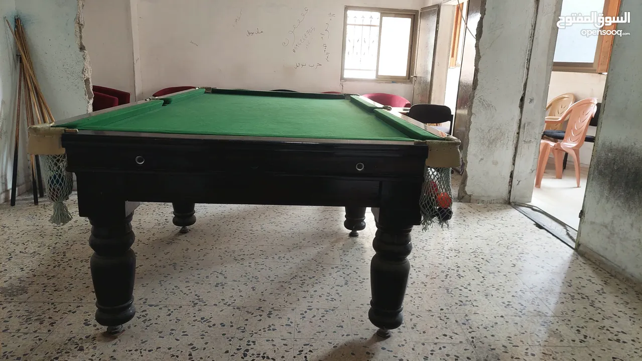 طاولة بلياردو نخب مع كامل مستلزماتها