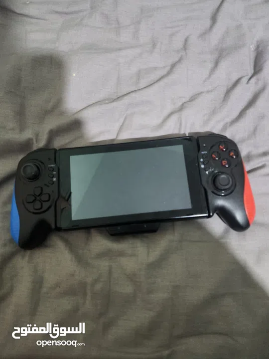 نينتندو سويتش مع كينترولارنينتندو سويتش مع كينترولارنينتندو سويتش مع كينترولار