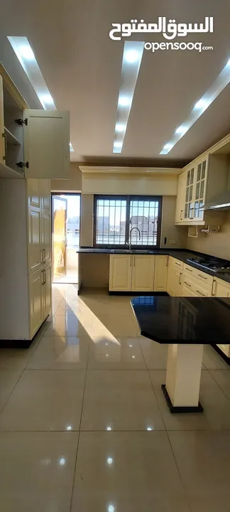 شقة مميزة جدا للبيع مع روف منطقة الجندويل بل قرب من الأحوال المدنية