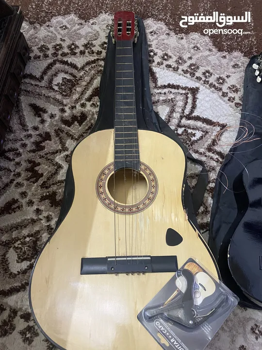 جيتارات ثلاثه للبيع