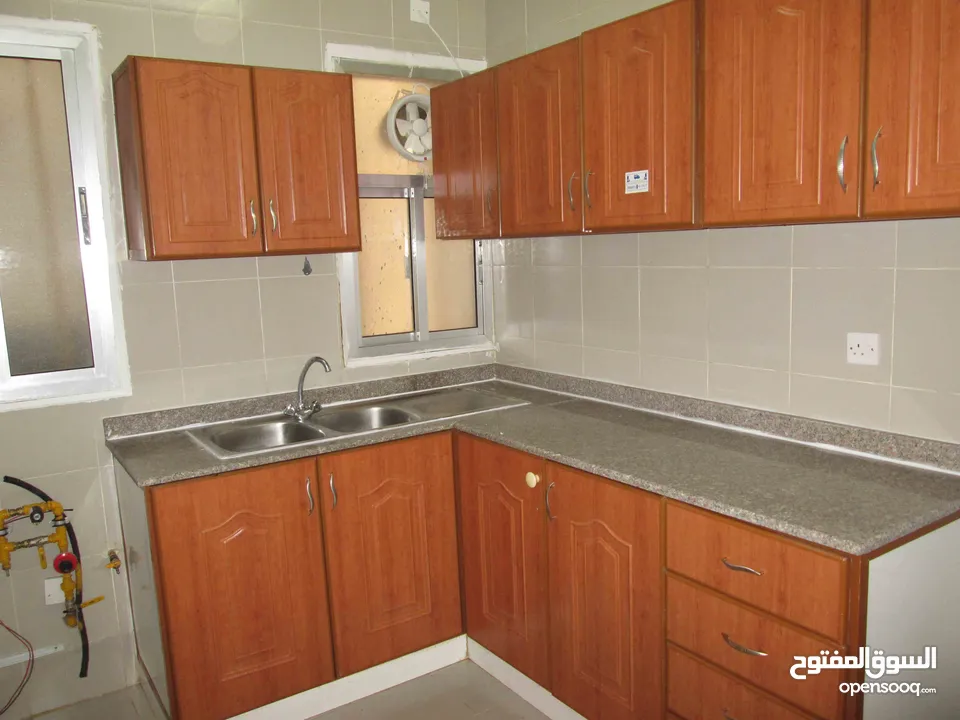 شقة واسعة مع غاز و صيانة مجاني بالقرب من الخوير سكوير-Cozy flat with FREE GAS nxt to Khuwair Square