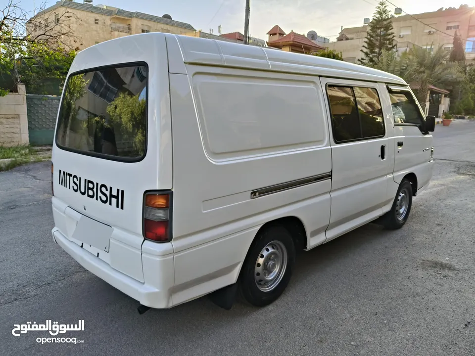 ميتسوبيشي L300 نقل مشترك موديل 2008 لون ابيض