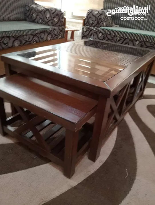 طاولتين وسط