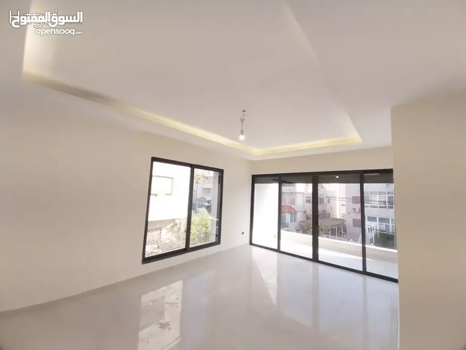 شقة طابقية  مميزة بمساحة 210 متر للبيع في شارع مكة ام السماق الجنوبي ( Property ID : 30612 )