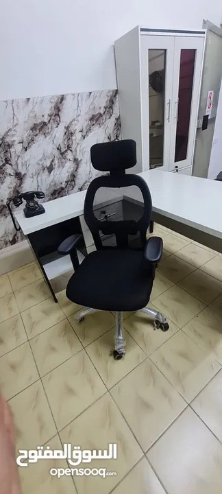 كرسي مكتب مريح، كرسي كمبيوتر شبكي بمسند ظهر مرتفع، ومسند رأس قابل للتعديل ومسند ذراع معدني، كراسي