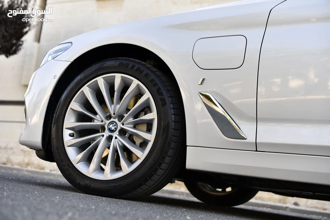 بي ام دبليو الفئة الخامسة بلج ان هايبرد 2019 BMW 530e Plug In Hybrid