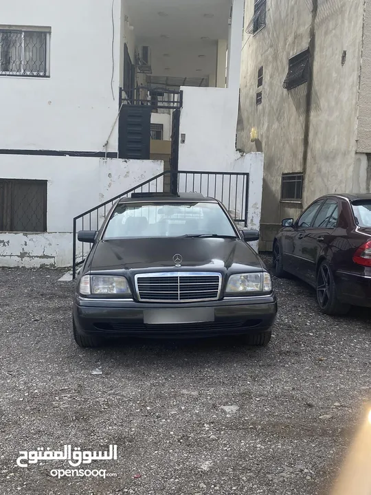 سيارة مرسيدس c220 للبيع بسعر مغري موجودة بنابلس