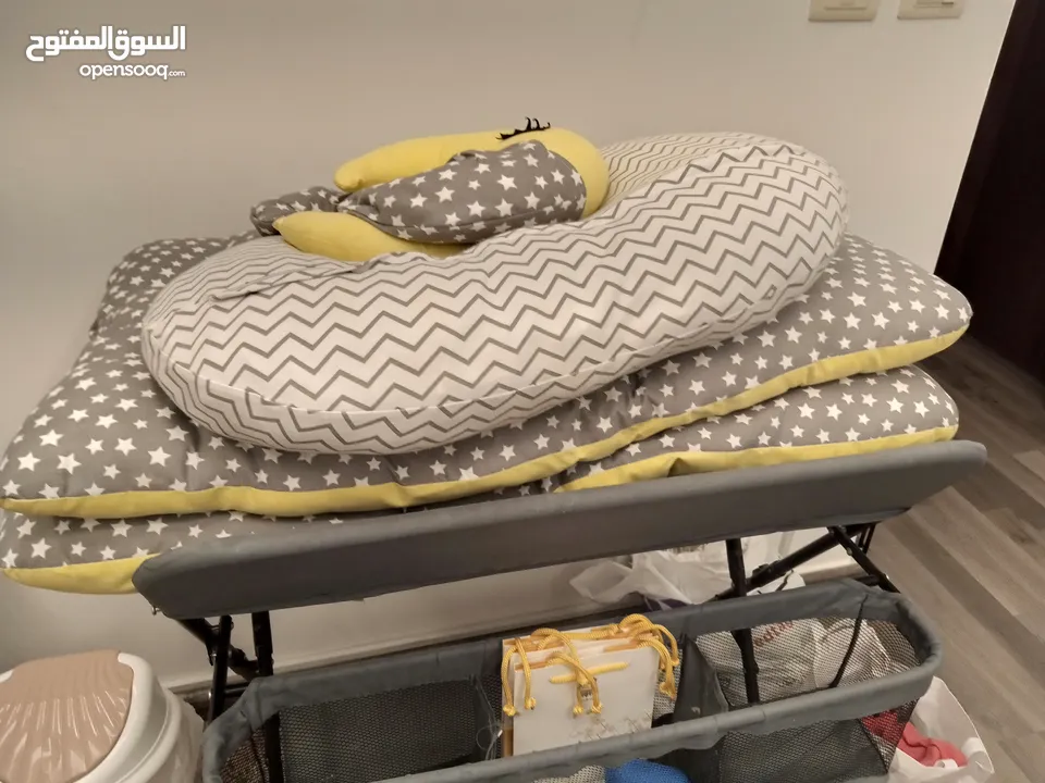 طاولة غيار أطفال بيبي نوعية فاخرة للبيع بسعر مغري جدآ مع هدية مجانآ