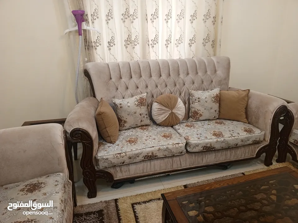 طقم كنب ضيوف تفصيل بحاله الوكاله للبيع