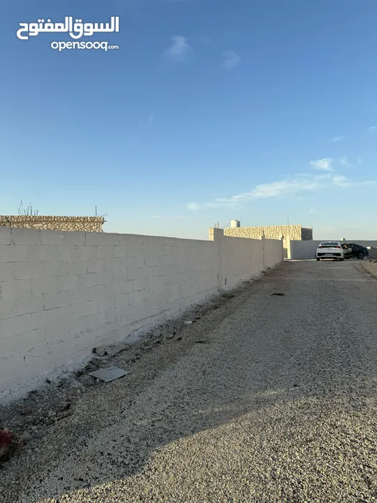 بسعر مغري جدا بيت ريفي للبيع في منطقة نادرة طريق جرش من المالك بسعر مغري مشجر زيتون مساحة ثلاث دنم