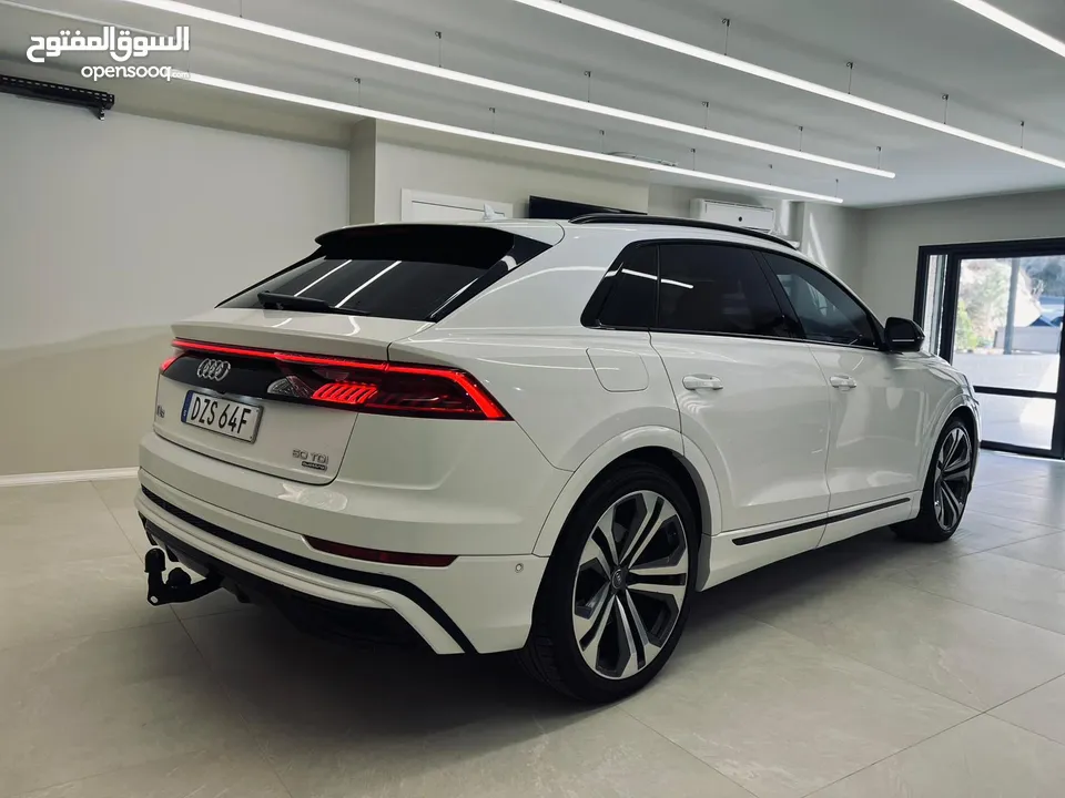 AUDI Q8 فل+++++++