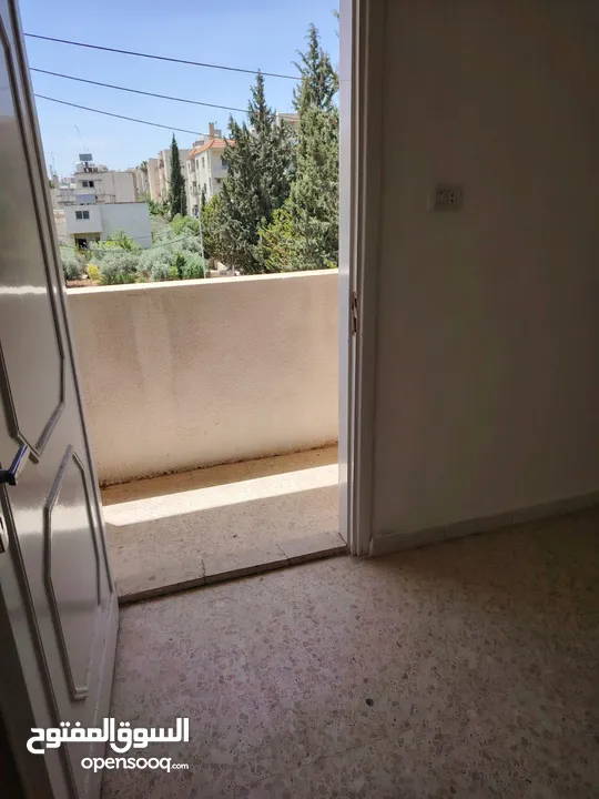 شقة للايجار جنوب ميدان الشهداء بسعر مغري