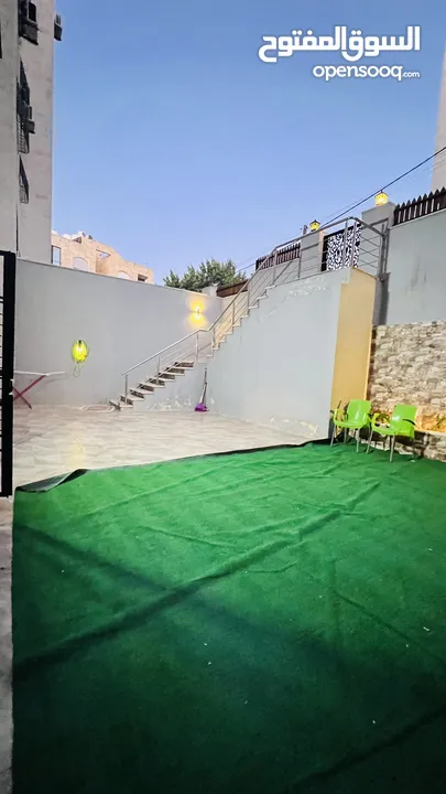 شقه ارضيه مميزه مع تراس ومدخلين للبيع الجبيهه / الريان