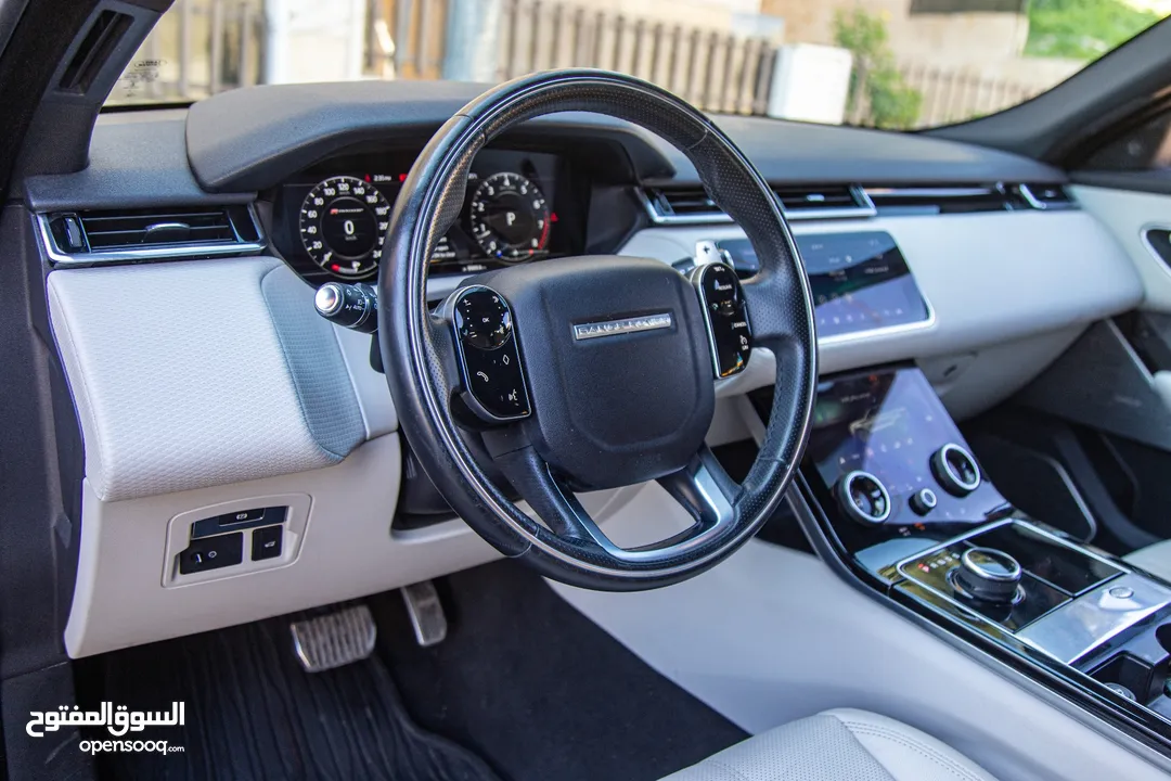 Range Rover Velar 2018 R Dynamic   السيارة وارد الشركة و قطعت مسافة 63,000 كم فقط