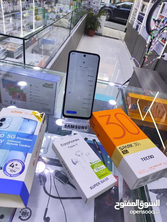 جهاز وكالة SPARK 30C 5G معه الكرتونة وكامل اغراضو 128 جيجا رام 8 متوفر توصيل