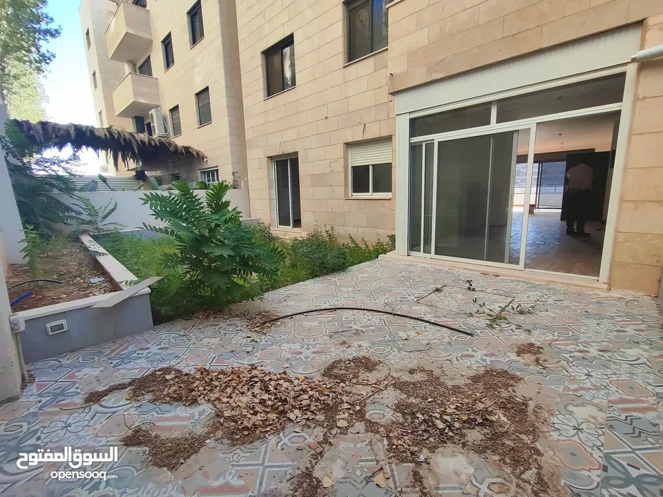 شقة قيد الفرش على ذوقك للايجار في عين منجد