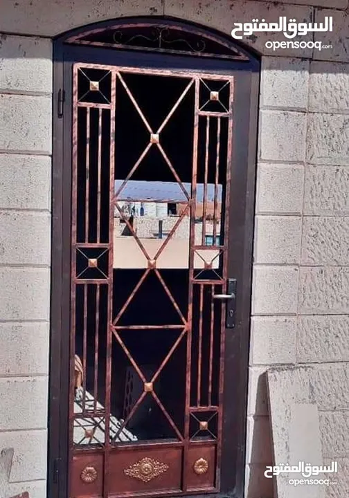تركيب جميع انواع القرميد  تفصيل ابواب وحمايات ودربزنات  تركيب مظلات وبرقلات   صيانه عامه