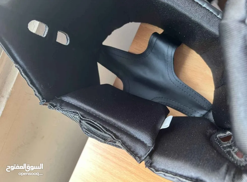 خوذة EVERLAST حماية رأس رياضيه للألعاب القتاليه اصليه ميه بالميه بحالة الوكاله فعليا وعلى الفحص