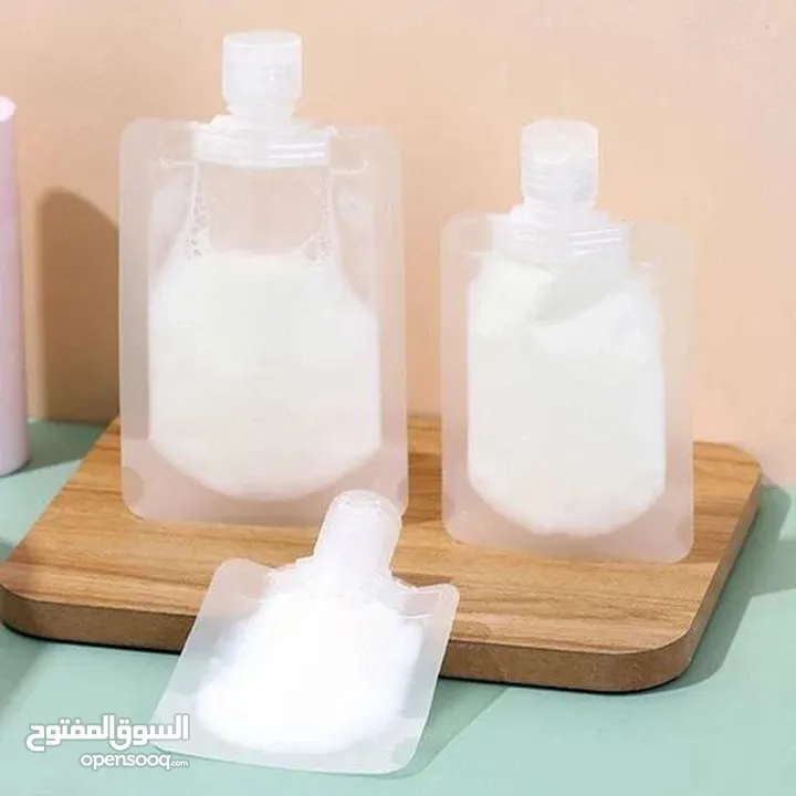 ماكينة تعبئة واغلاق أكياس العصير والكريمات والزيوت والمياه وغيرها