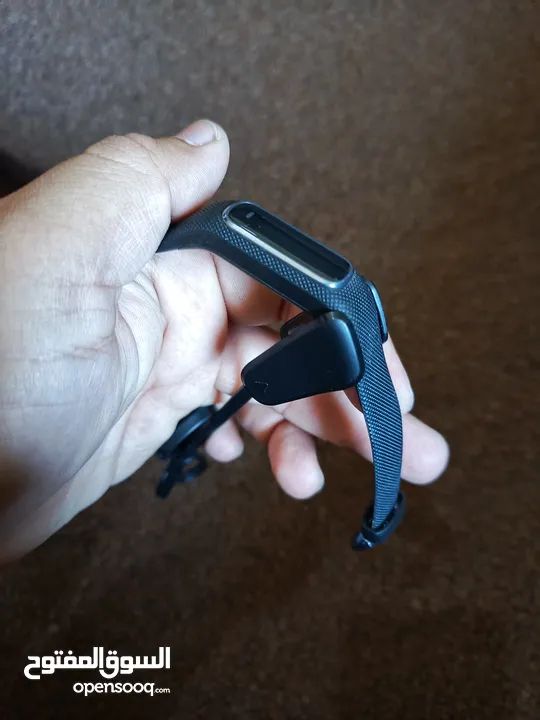 ساعه يد ذكيه جارمن الأصلية (GARMIN vívosmart 4) مستعمله شهرين