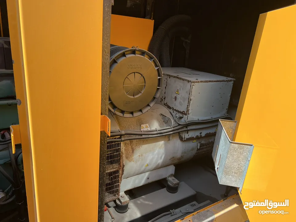 مولد كهرباء Volvo 400 KVA برطاني اصلي