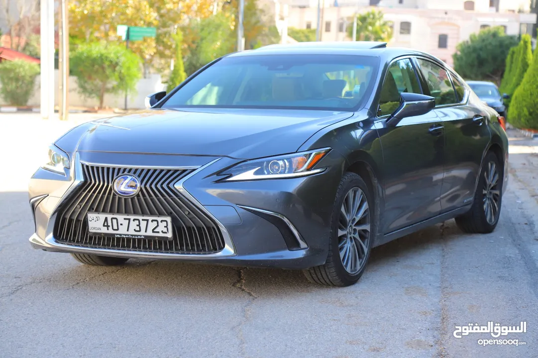 Lexus ES 300h 2020 كاش أو اقساط