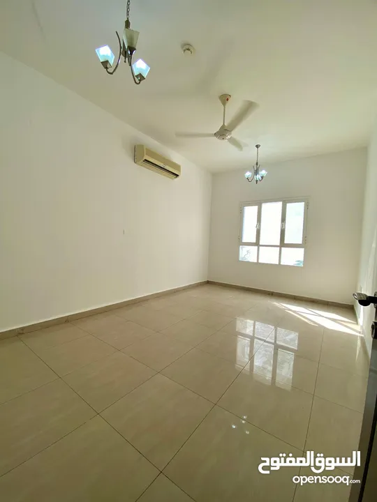 فيلا للايجار في العذيبة الشمالية شارع 18 نوفمبر -  Villa for rent in Azaiba 18th Nov st