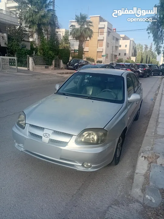 هونداي فيرنا لون سلفر موديل 2004 مرخصة  فحص 4 جيد للبيع بشكل مستعجل