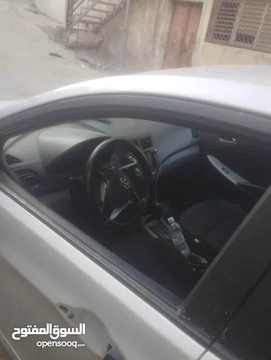 اكسنت منفوضه بالكامل  مش ناقصها برغي