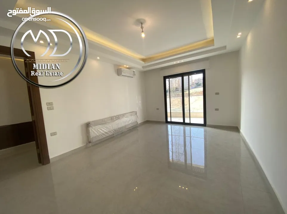 شقق ارضية و طوابق مكررة و أخير مع روف للبيع الرابية مساحات 200م مع تراسات و حدائق جديدة لم تسكن بأسع