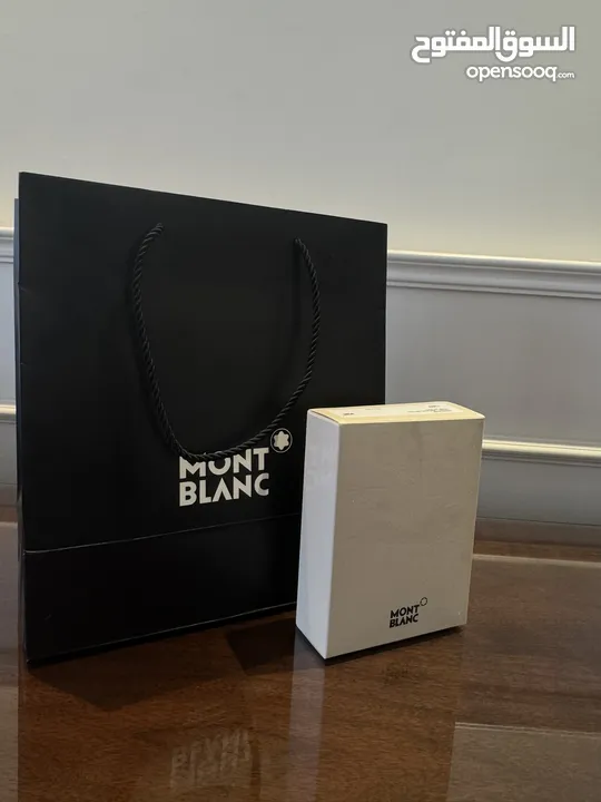 حاملة البطاقات من مون بلان (Mont Blanc) أصلية وجديدة - عملية وشبابية - very elegant