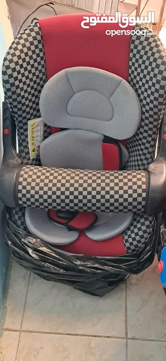 مقاعد سيارات للأطفال