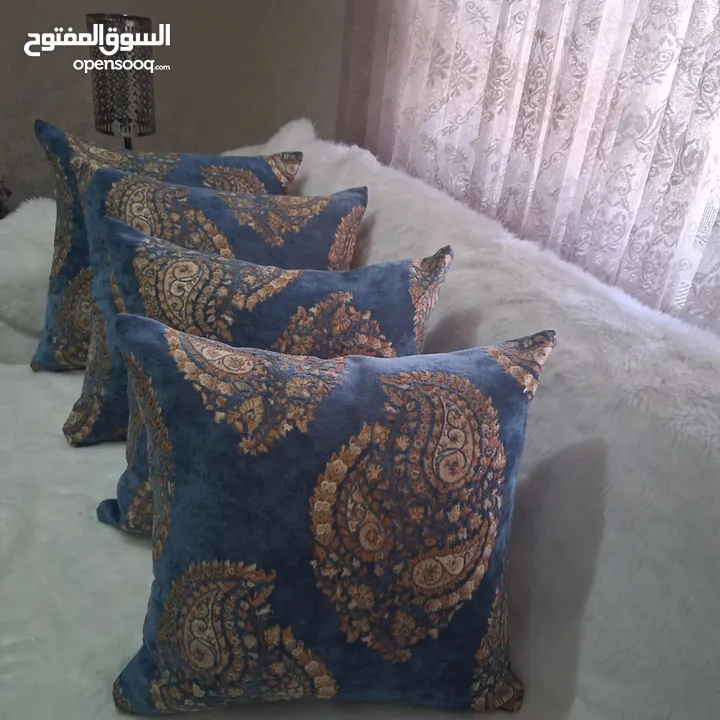كوشنز كنب ووجه مخدات ومفارش للطاولات