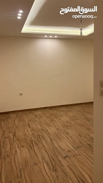 شقة فاخرة للإيجار بالقرب من شارع المطار و كوريدور عبدون مميزة وفاخرة :  14250