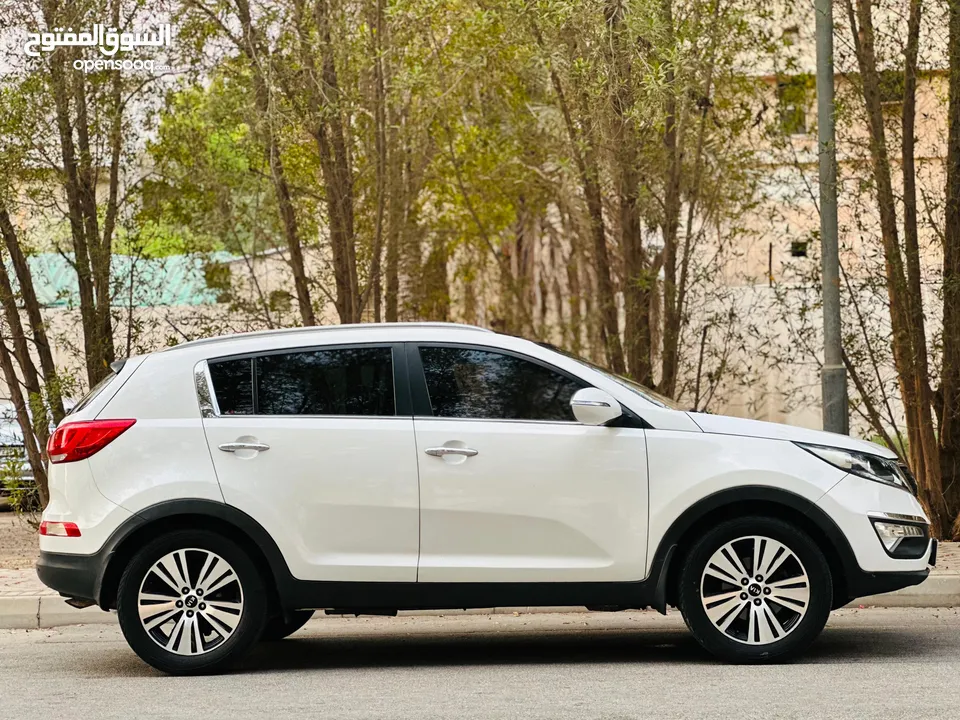 KIA SPORTAGE 2015 MODEL FULL OPTIOIN MODEL WITH PANORAMIC SUNROOF AND WELL-MAINATIANED CAR