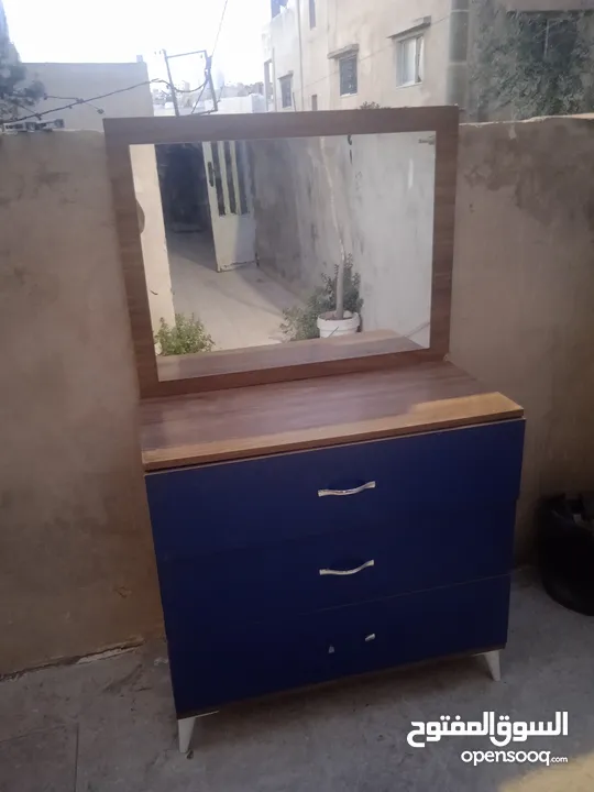 غرفة نوم مستعملة بحالة الجديد