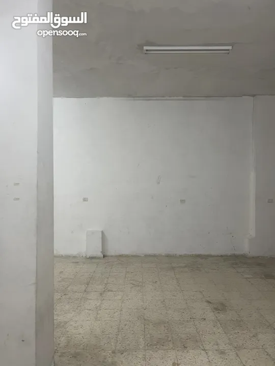 ثلاث مخازن للايجار