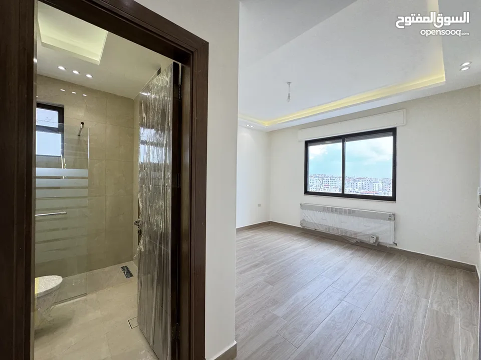 شقة بتشطيبات مميزه طابق ارضي مساحة 240م باجمل منطاق خلدا (مشروع 107)