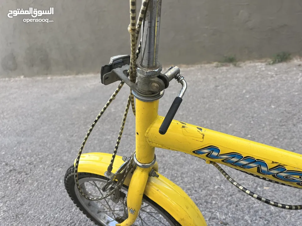 بسكليتات متنوعه جميعها اجنبيه والتفاصيل داخل الاعلان