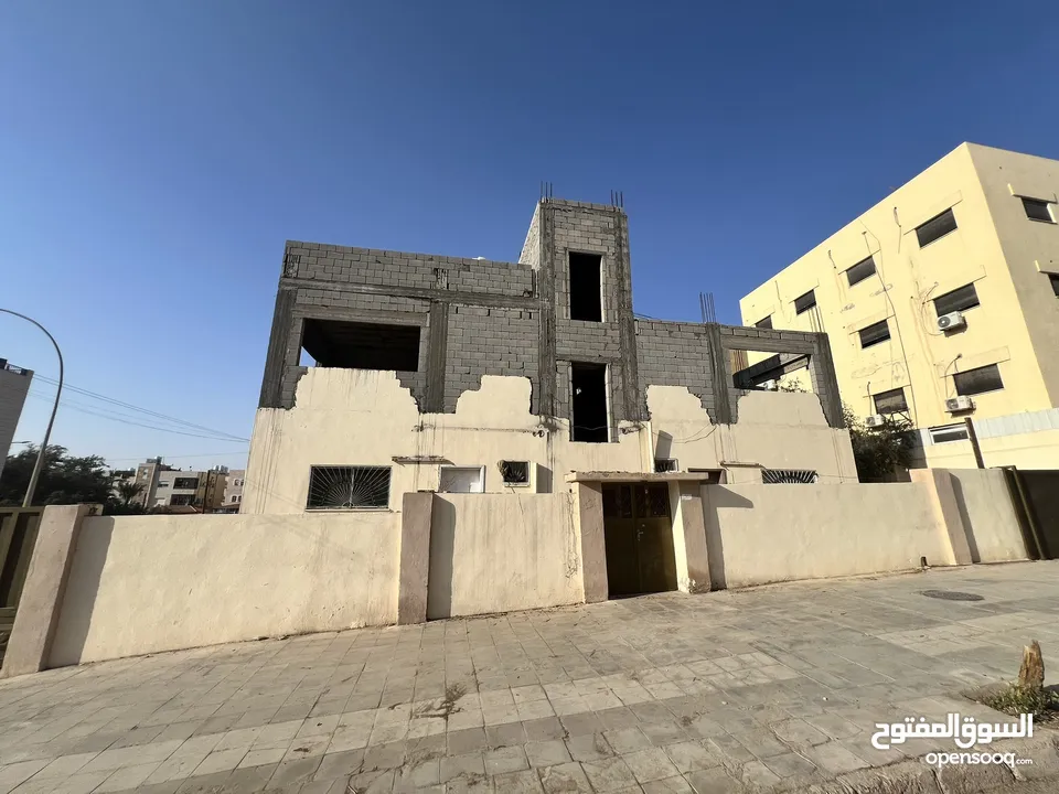 نص عمارة سكنية للبيع في منطقة الثالثة – العقبة