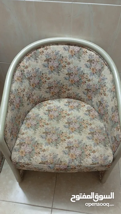 كنب مستعمل بحاله جيدة ب 400 شيكل