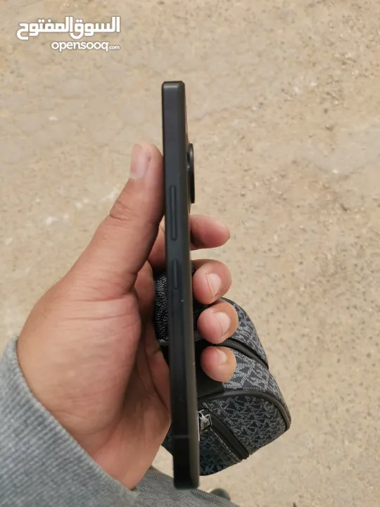 Sharp aquos r7 للبيع او للبدل على شي نفس   القوة يفضل هواوي