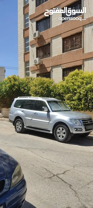 متسوبيشي باجيرو محدثه بحاله جيده جدا بسعر مغري (للبيع المستعجل)