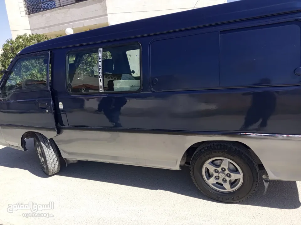باص H100 موديل 2001 كحلي