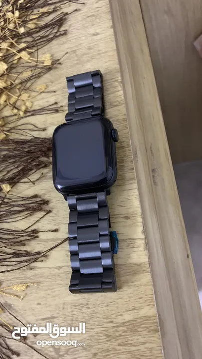 Apple watch Series SE 2022 44mm with  apple warranty till 17/8/2024 … Battery health 100%