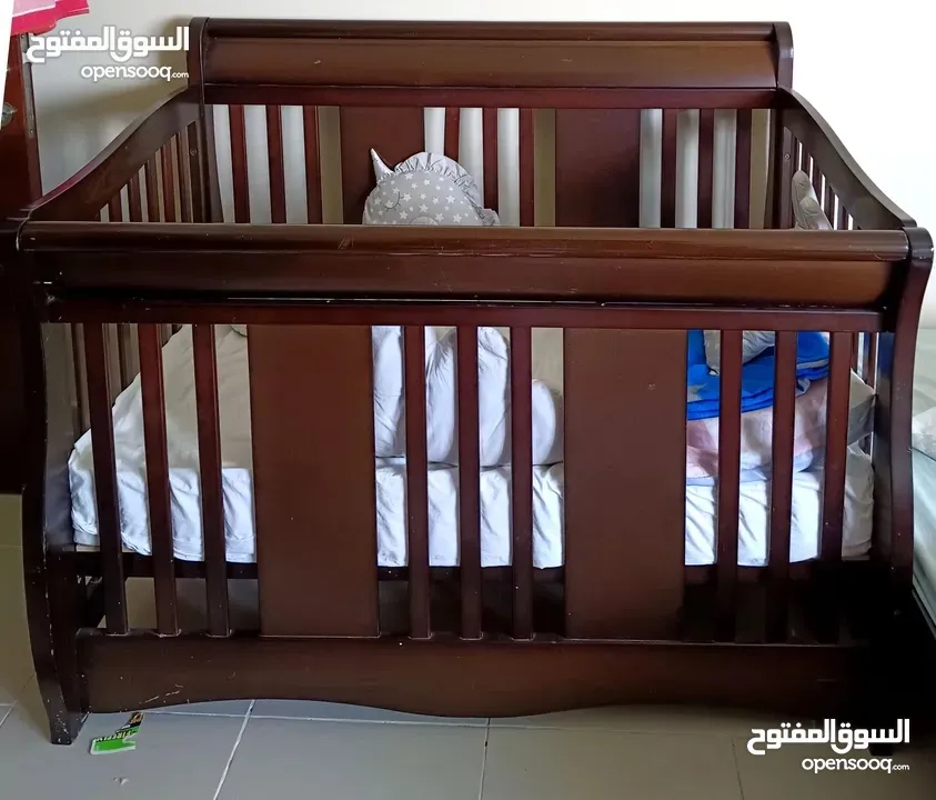 سرير اطفال شبه جديد bed for children