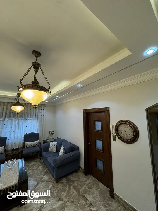 شقة مميزة للبيع في ضاحية الرشيد / شارع الجامعة