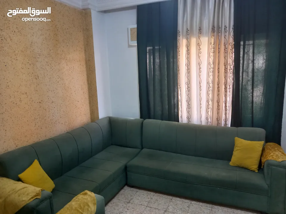 طقم كنب كورنر بحالة جيدة للبيع
