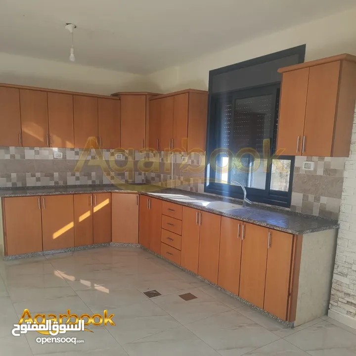 شقة غير مفروشة للإيجار  أم الشرايط - بالقرب من المدرسة الانجليزية