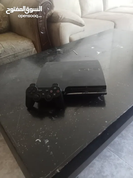 جهاز بلايستيشن 3 للبيع بحالة جيدة مع جميع الأسلاك